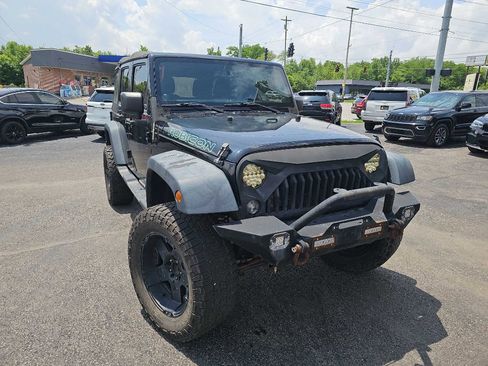 Used 2014 Jeep Wrangler Unlimited Rubicon w/ Connectivity Group image 5