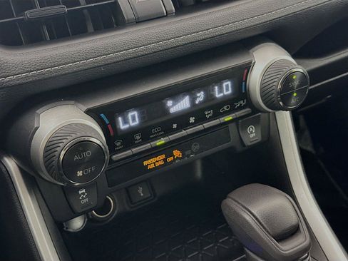 Used 2022 Toyota RAV4 XLE FWD image 25