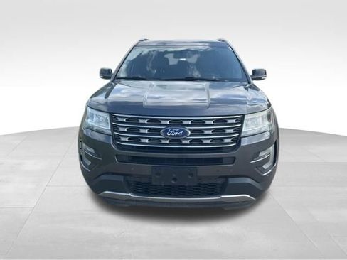 Used 2017 Ford Explorer XLT w/ Equipment Group 202A AWD/4WD image 8