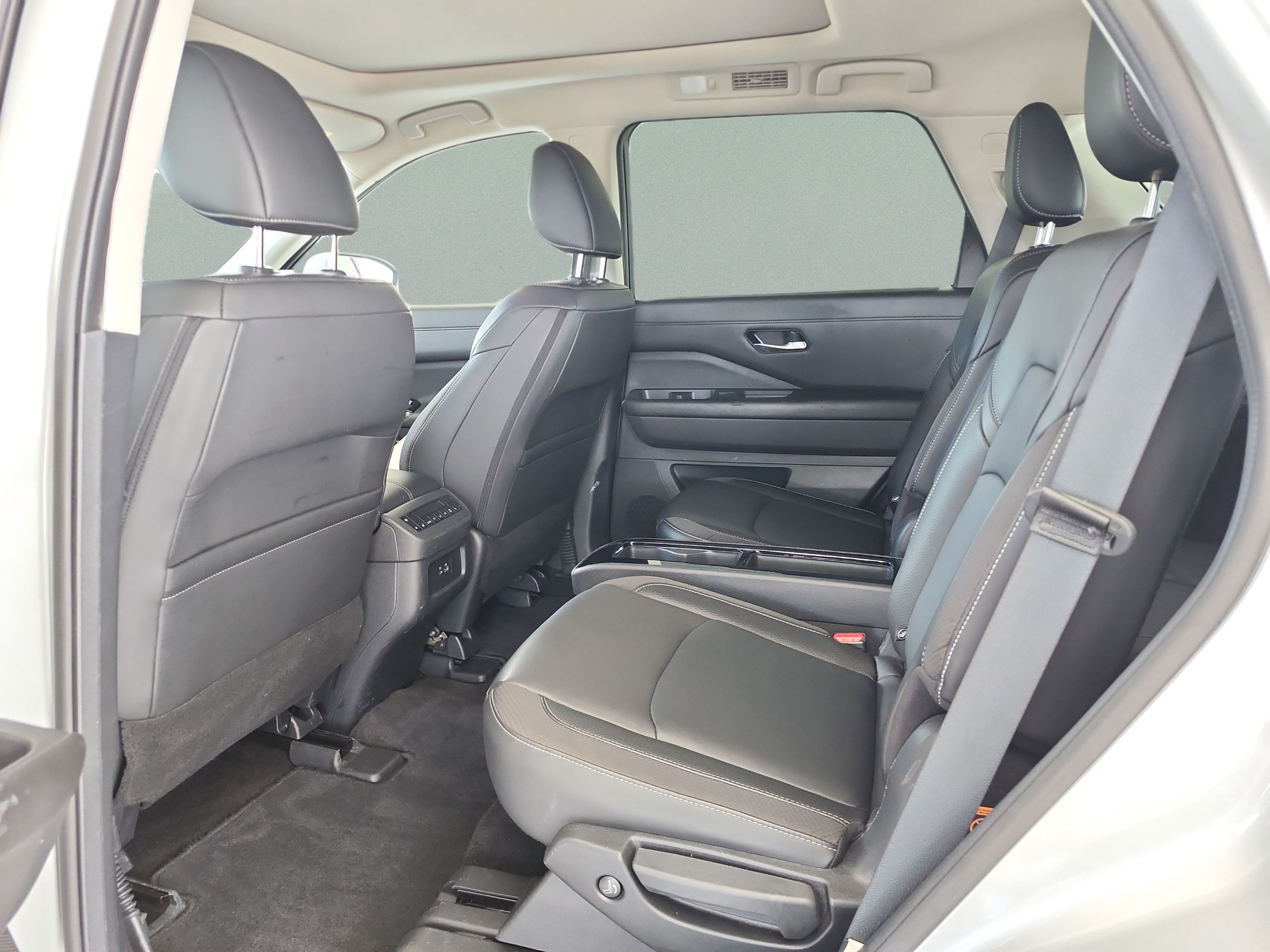 Used 2024 Nissan Pathfinder SL w/ SL Premium Package AWD/4WD image 18