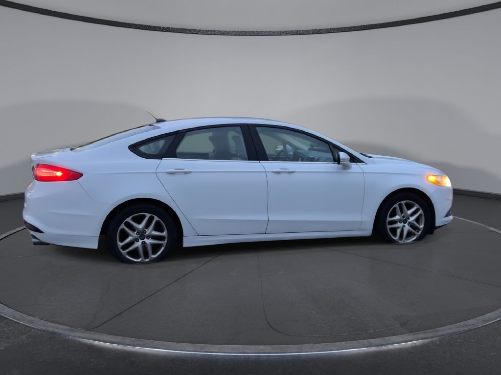 Used 2013 Ford Fusion SE FWD image 9