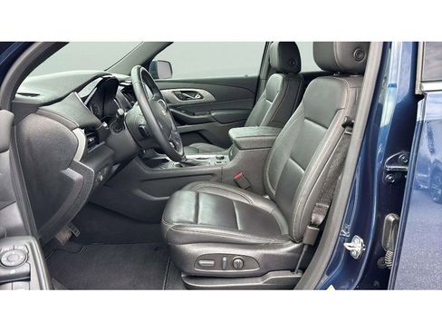 Used 2023 Chevrolet Traverse LT image 11