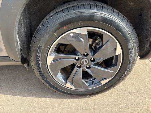 Used 2025 Nissan Rogue SV image 11