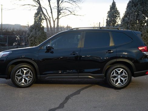 Used 2023 Subaru Forester Premium image 9