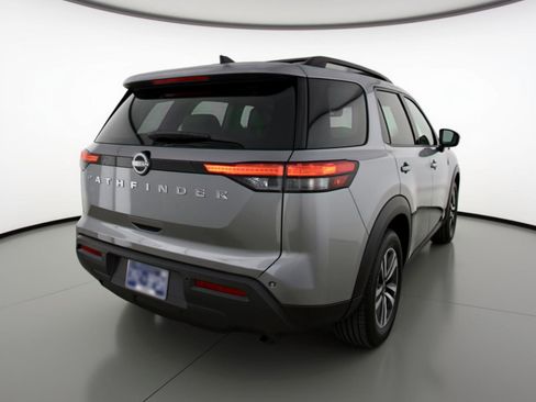 Used 2025 Nissan Pathfinder SV image 9