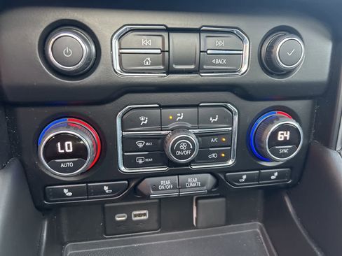 Used 2022 Chevrolet Tahoe Z71 w/ Luxury Package image 49