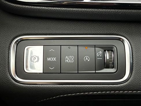 Used 2025 Buick Enclave Preferred FWD image 14