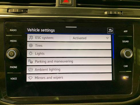 Used 2022 Volkswagen Tiguan SE R-Line image 30