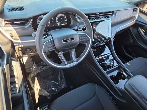 New 2025 Jeep Grand Cherokee Laredo X w/ Luxury Tech Group I image 10