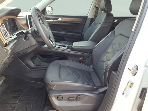 Used 2024 Volkswagen Atlas SE FWD image 12