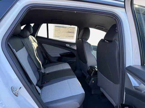 New 2025 Volkswagen ID.4 Pro image 18