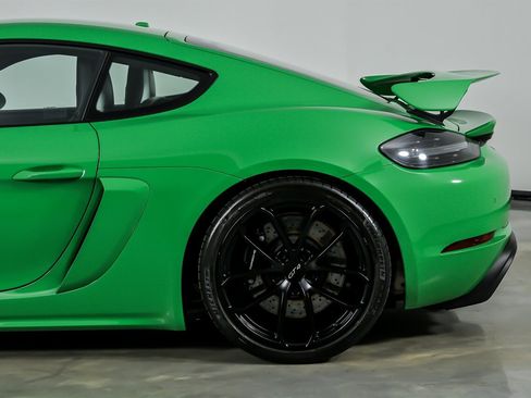 Used 2022 Porsche 718 Cayman GT4 image 9