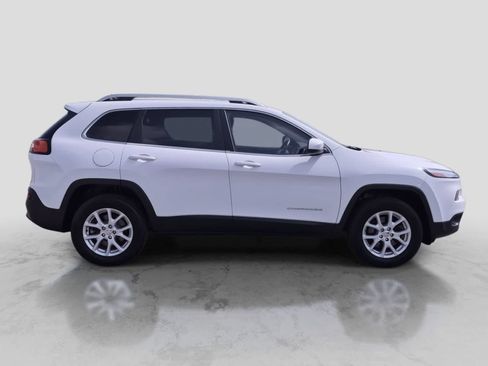 Used 2015 Jeep Cherokee Latitude w/ Cold Weather Group AWD/4WD image 9