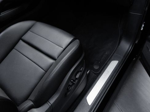 Certified 2024 Porsche Cayenne AWD/4WD image 37