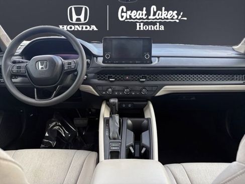 Certified 2025 Honda Accord SE image 10
