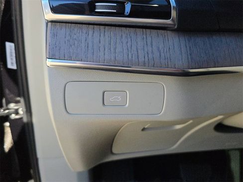 Used 2024 Volvo XC90 B6 Plus image 34