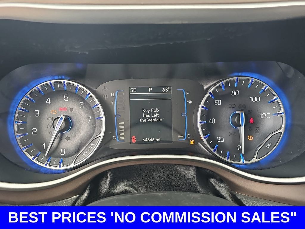 Used 2018 Chrysler Pacifica Touring-L FWD image 20