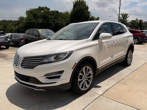 Used 2017 Lincoln MKC Select w/ Select Plus Package FWD image 18
