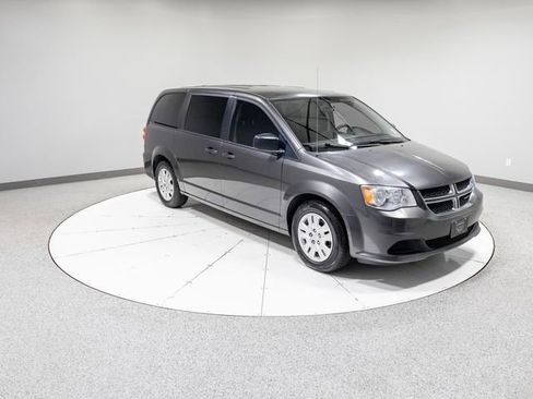 Used 2018 Dodge Grand Caravan SE w/ UConnect Hands-Free Group image 27
