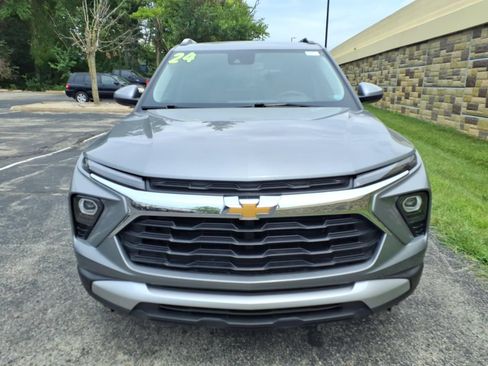 Used 2024 Chevrolet TrailBlazer LT w/ Convenience Package AWD/4WD image 3