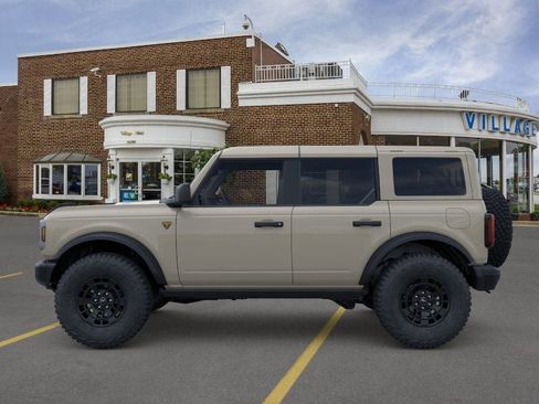 New 2026 Ford Bronco Badlands w/ Sasquatch Package image 3