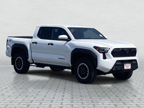 Used 2025 Toyota Tacoma TRD Off-Road image 4