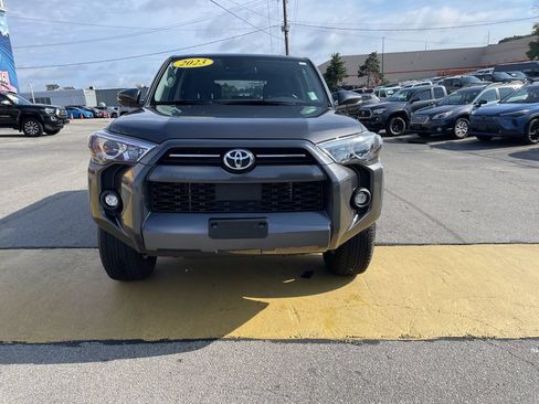 Used 2023 Toyota 4Runner SR5 Premium w/ Moonroof Package AWD/4WD image 5