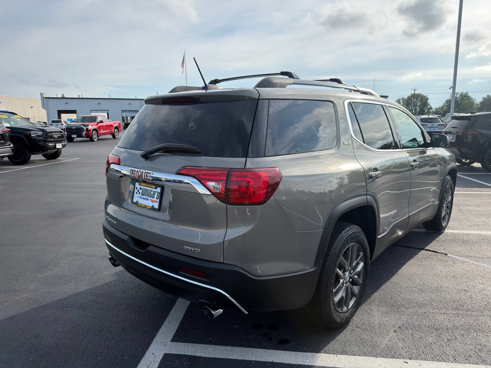 Used 2019 GMC Acadia SLT AWD/4WD image 6