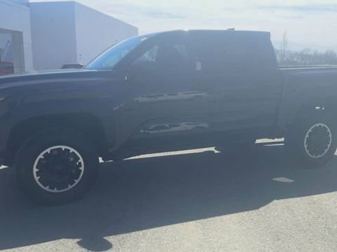 Used 2024 Toyota Tacoma TRD Off-Road AWD/4WD image 5