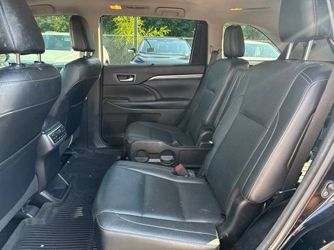 Used 2018 Toyota Highlander Limited Platinum AWD/4WD image 12
