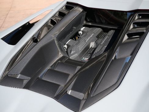Used 2025 Lamborghini Revuelto AWD/4WD image 15