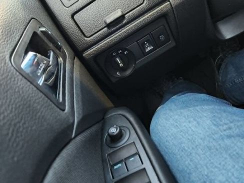 Used 2010 Ford Fusion SE FWD image 19