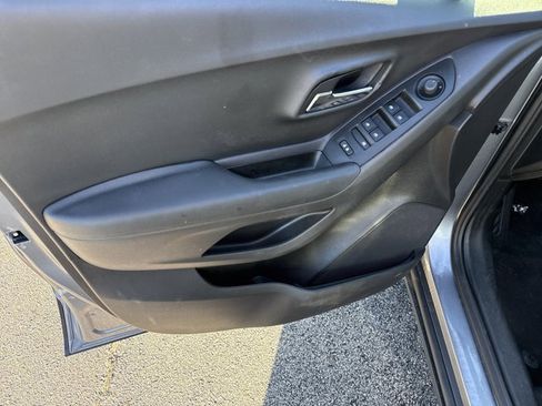 Used 2020 Chevrolet Trax LS image 12