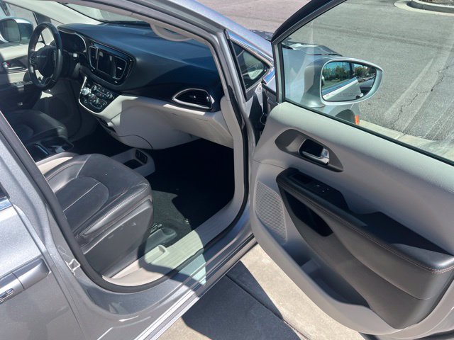 Used 2020 Chrysler Pacifica Touring-L FWD image 29