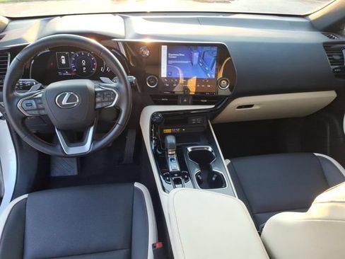 Used 2024 Lexus NX 250 FWD image 10