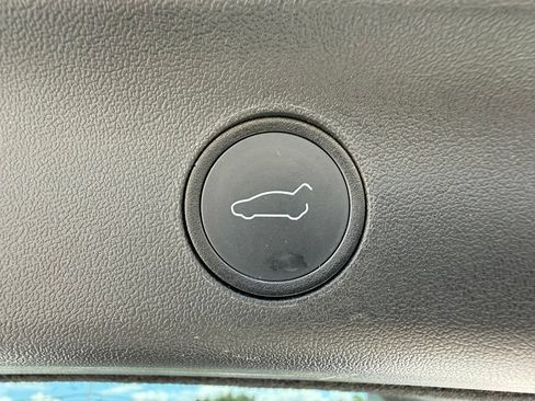 Used 2022 Tesla Model Y Long Range AWD/4WD image 30
