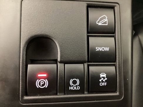 Used 2024 Toyota Highlander XLE AWD/4WD image 28