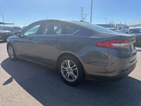Used 2018 Ford Fusion SE w/ Fusion SE Technology Package image 3