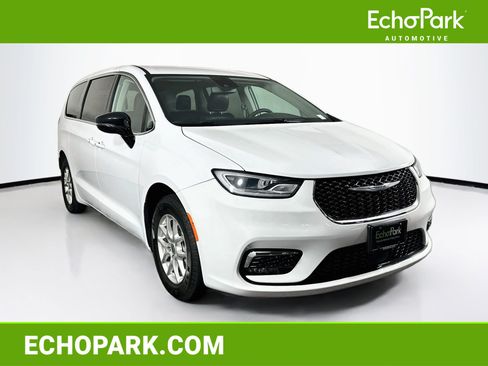 Used 2024 Chrysler Pacifica Touring-L FWD image 1