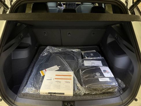 New 2026 Volkswagen Tiguan SE R-Line AWD/4WD image 25