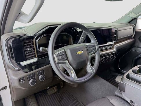 Used 2024 Chevrolet Silverado 1500 LT image 16
