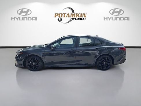 Used 2025 Toyota Camry SE FWD image 8