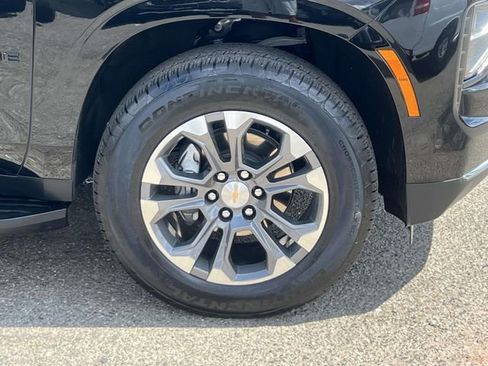 Certified 2025 Chevrolet Tahoe LS w/ LPO, Dark Essentials Package AWD/4WD image 8
