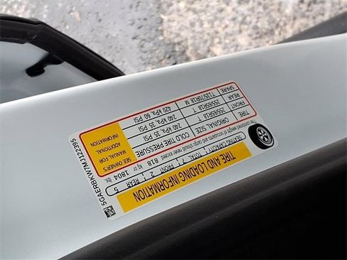 Used 2021 Buick Enclave Essence image 35