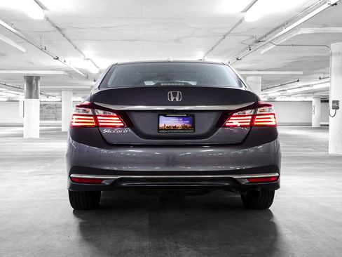 Used 2016 Honda Accord EX image 8