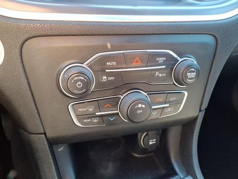 Used 2020 Dodge Charger SXT w/ Blacktop Package image 26