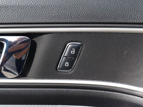 Used 2017 Ford Explorer XLT w/ Equipment Group 202A image 15