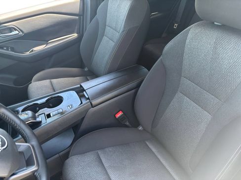 Used 2025 Nissan Rogue SV FWD image 37