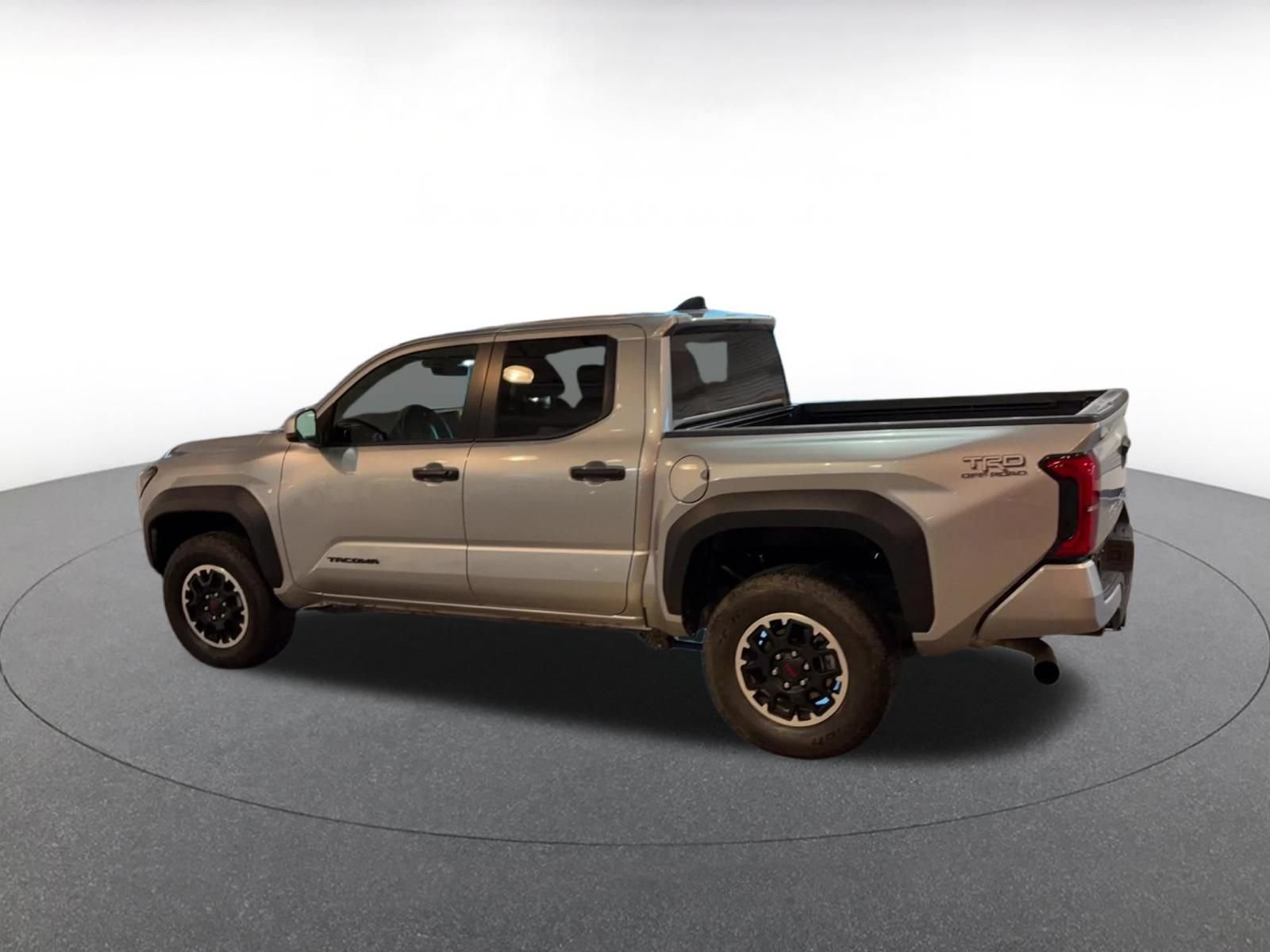 Used 2025 Toyota Tacoma TRD Off-Road AWD/4WD image 9