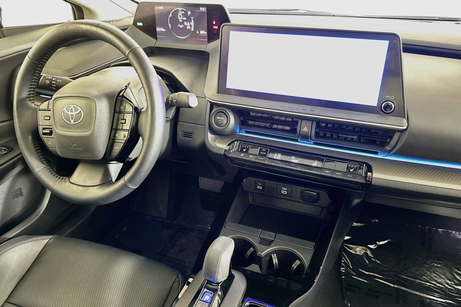 Used 2024 Toyota Prius XLE FWD image 6